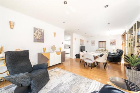 Sitting/Dining Room