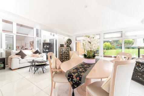 Garden/Dining Room