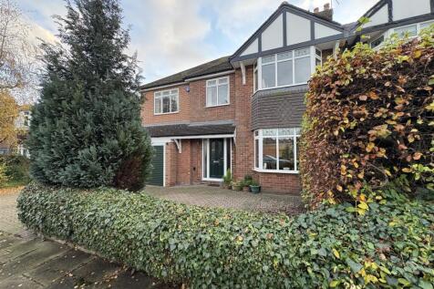 Front of House 2.jpeg