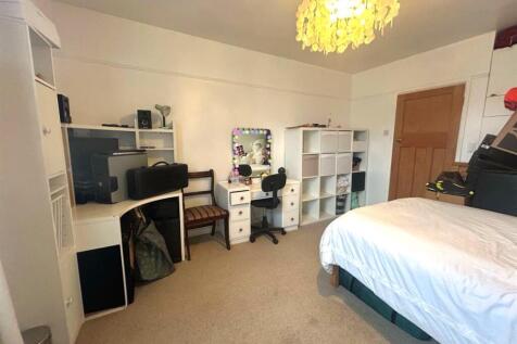 Main Bedroom 1.jpg