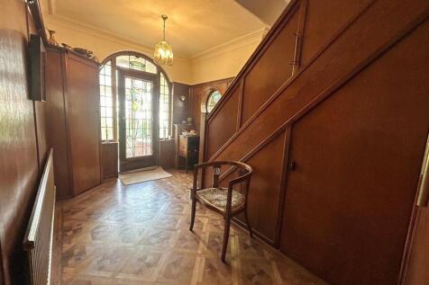 Hallway 1.jpg