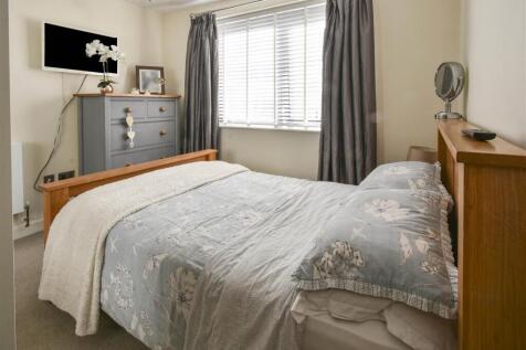 bedroom 2.JPG