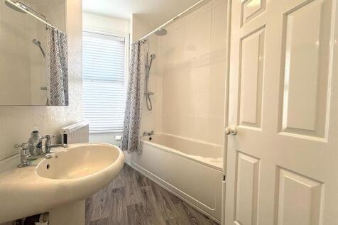 bathroom 50a.jpeg