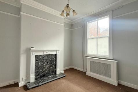 Photo 5 - Lounge.jpg