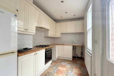 Phot 9 - kitchen.jpg