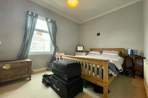 Bedroom 1.jpg