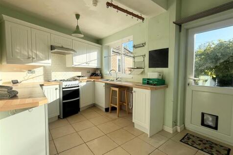 Kitchen 1.jpg