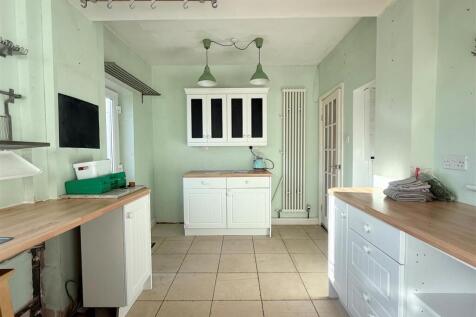 Kitchen 2.jpg