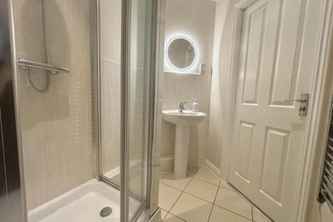 ensuite.jpg