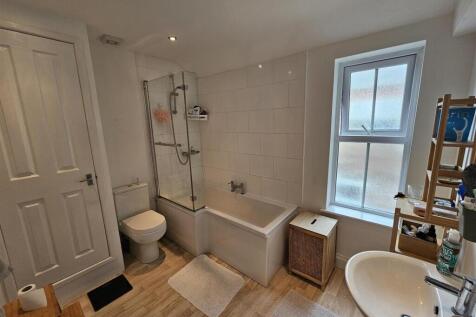 12 Russel - Bath.jpeg