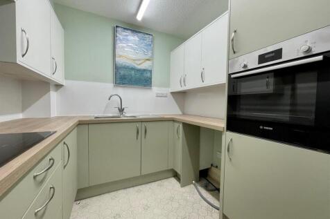 Kitchen 2.jpg