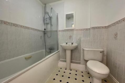 Bathroom 1.jpg