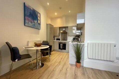 Kitchen 2.jpg