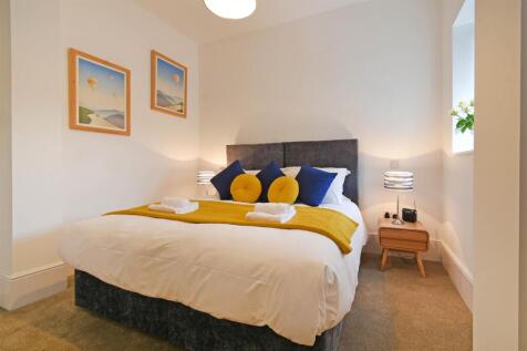 11. bedroom.JPG