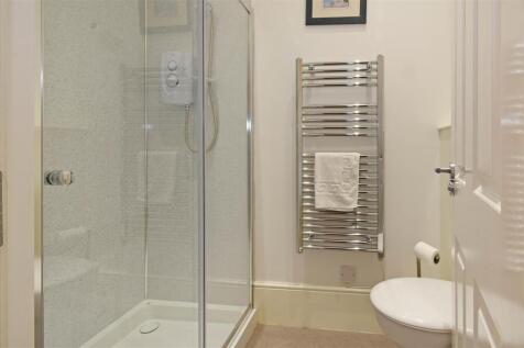 10. shower room.JPG