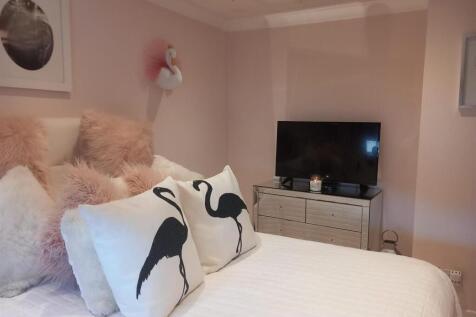 Bedroom 1.jpg