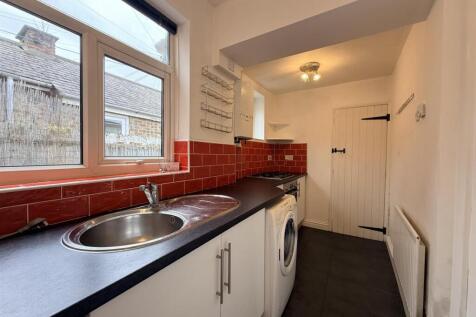 kitchen 2.jpg