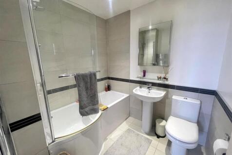 Bathroom 4.jpg