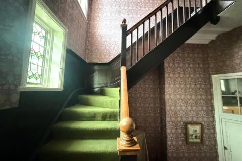 Hallway and stairs - a.jpg