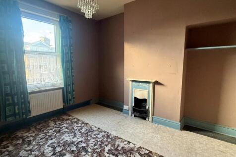 62 QVS - Bedroom.jpg