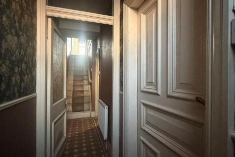 62 QVS - Hallway.jpg