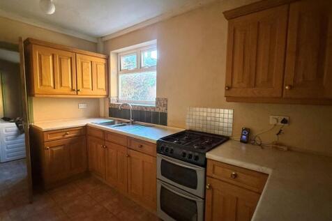 62 QVS - Kitchen.jpg