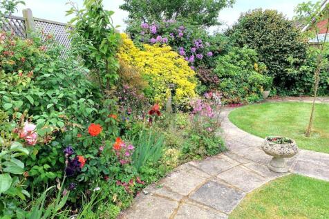 9 Venture Close - Garden3.jpg