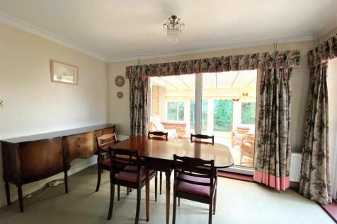 13 Grenada Close - Lounge2.jpg