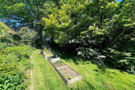 The Grey House - Garden2.jpg