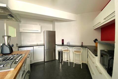 7 Alderton Ct - Kitchen2.jpg