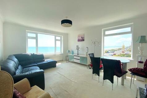 7 Alderton ct - Lounge1.jpg