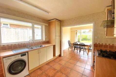 4 Frant Ave - Kitchen1.jpg