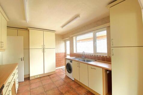 4 Frant Ave - Kitchen2.jpg