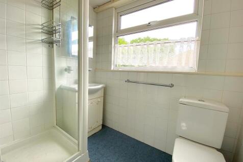 4 Frant Ave - Shower.jpg