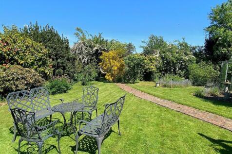 Fir Tree Cottage - Garden2.jpg