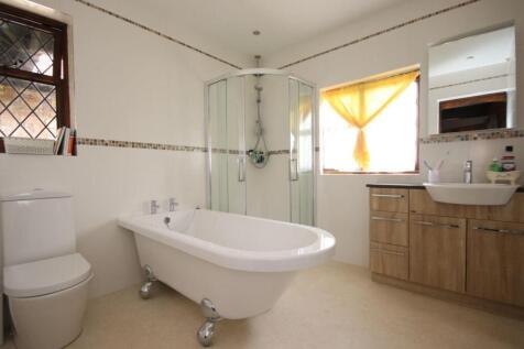 Bathroom 2.JPG