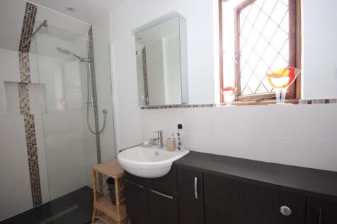 Bathroom 3.JPG
