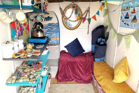 Beach HUt 32 - Interior.jpg