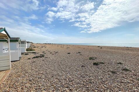 Beach Hut 32 Glyne gAp - View2.jpg