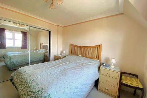 77 Rotherfield Ave - bed2.jpg