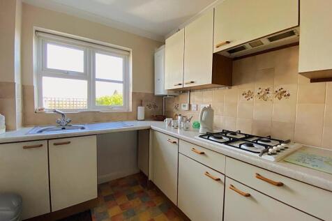 77 Rotherfield Ave - Kitchen2.jpg