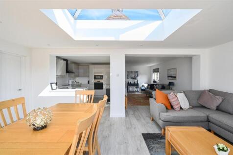 CONIFERS &amp; ROSE COTTAGE - BN245NX (29).jpg