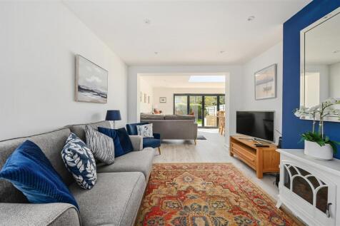 CONIFERS &amp; ROSE COTTAGE - BN245NX (34).jpg