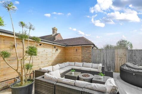 CONIFERS &amp; ROSE COTTAGE - BN245NX (12).jpeg