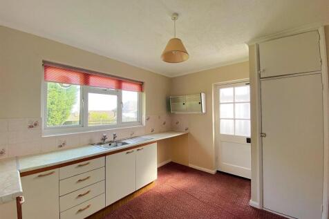 18 Cherry Tree Gardens - Kitchen1.jpg
