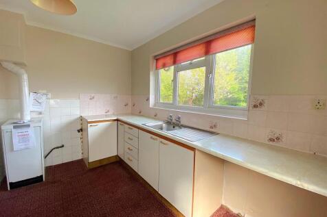 18 Cherry Tree Gardens - Kitchen2.jpg