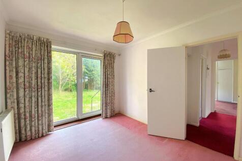 18 Cherry Tree Gardens - Bed1.jpg