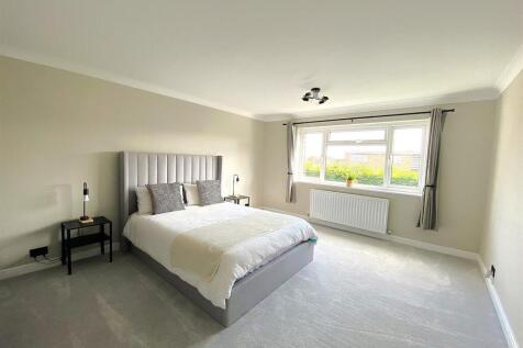 10 Brampton Ct - Bed1.jpg