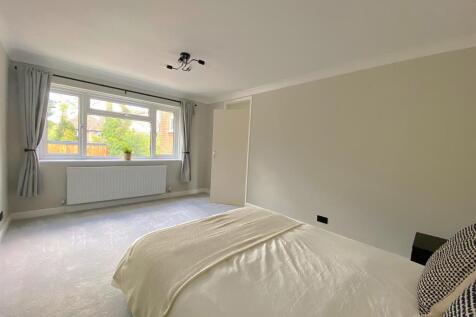 10 Brampton Ct - Bed4.jpg
