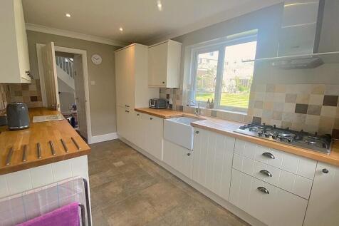 27 De la Warr Road - Kitchen2.jpg